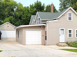 1418 S 9th St, Manitowoc, WI 54220