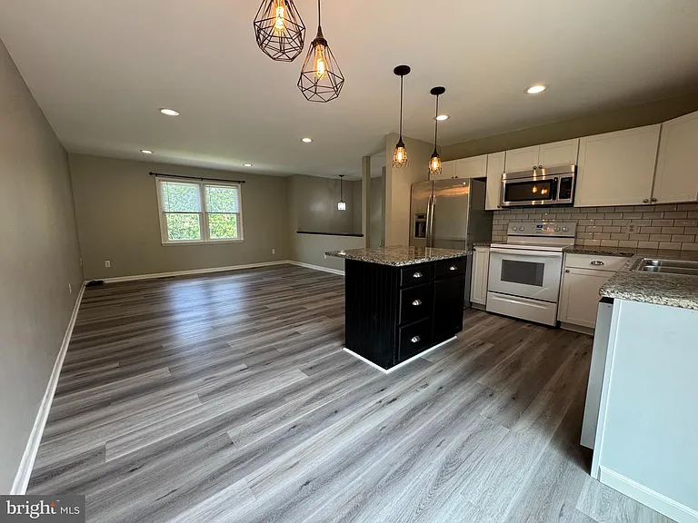 5077 Macnamara Dr — Photo 4