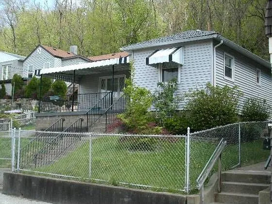 208 Kenney St photo 1