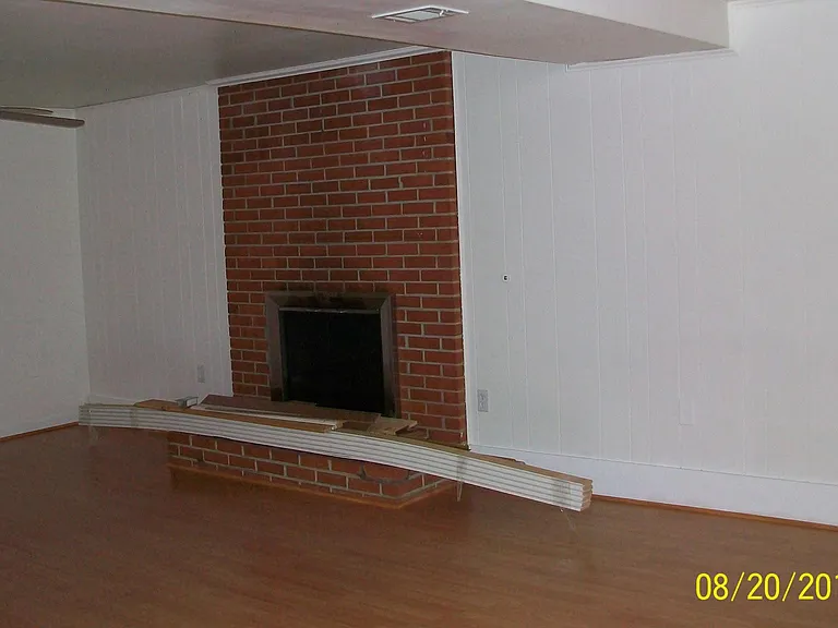 4419 Kentmore Dr — Photo 10