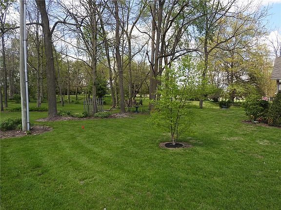 3rd image of 2185 E Loy Rd