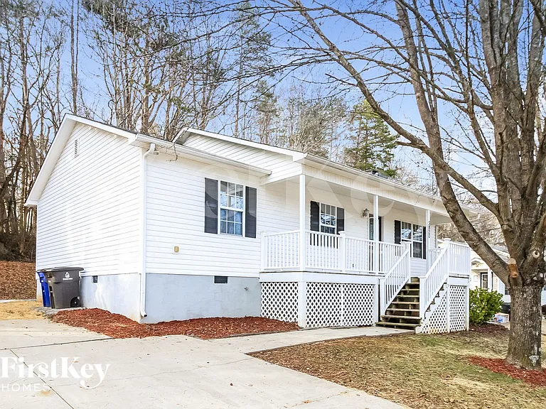 3820 Spring Branch Dr — Photo 2