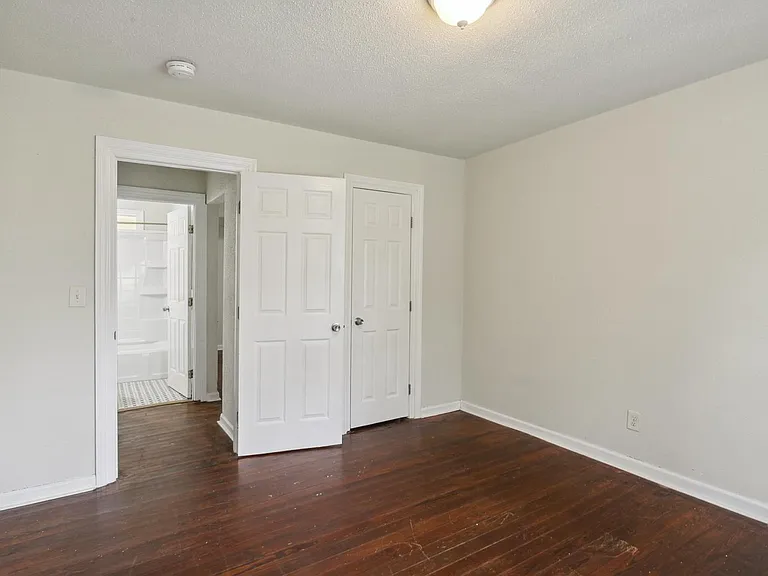 1216 E 32nd St — Photo 16