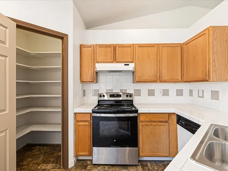 5610 Hawk Ave — Photo 8