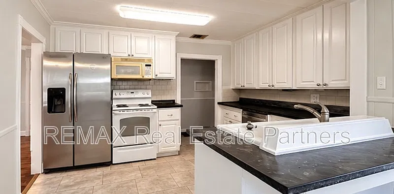 3 bed, 2.0 bath, 1444 sqft, $1,600 — Photo 4