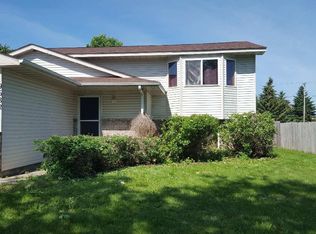 9682 Hamlet Ave S, Cottage Grove, MN 55016