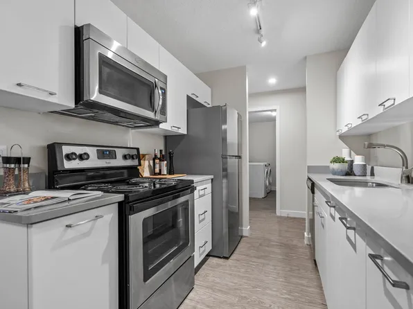 225 Stillwater Dr, Saskatoon, SK S7J 4M7