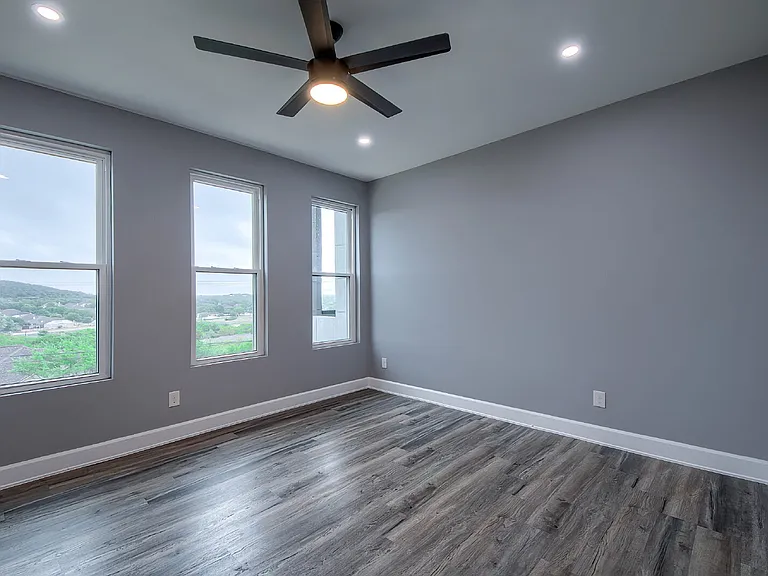 714 Misty Water Ln — Photo 24