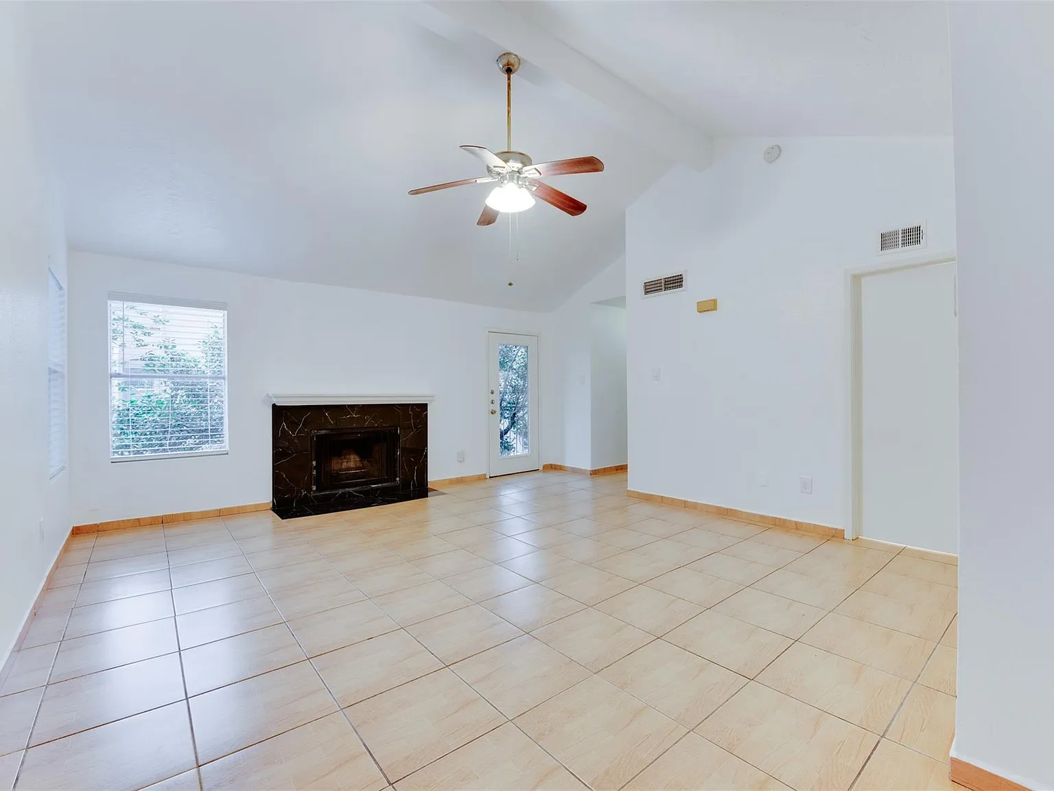 1 bed, 1.0 bath, 528 sqft, $1,000 — Photo 1