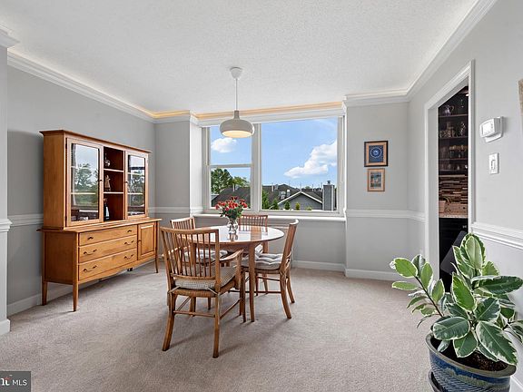 4th image of 4401 Roland Ave Unit 415