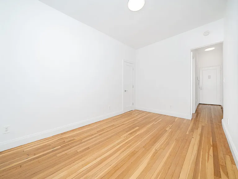 353 W 44th St #4D — Photo 2
