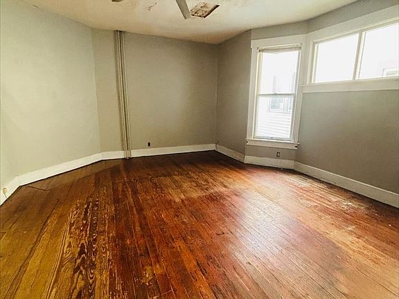 3rd image of 1331 Indiana Ave