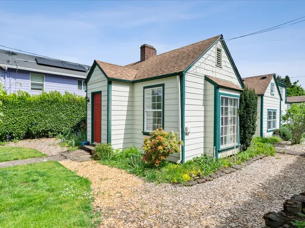 119 Wesley St, Silverton, OR 97381