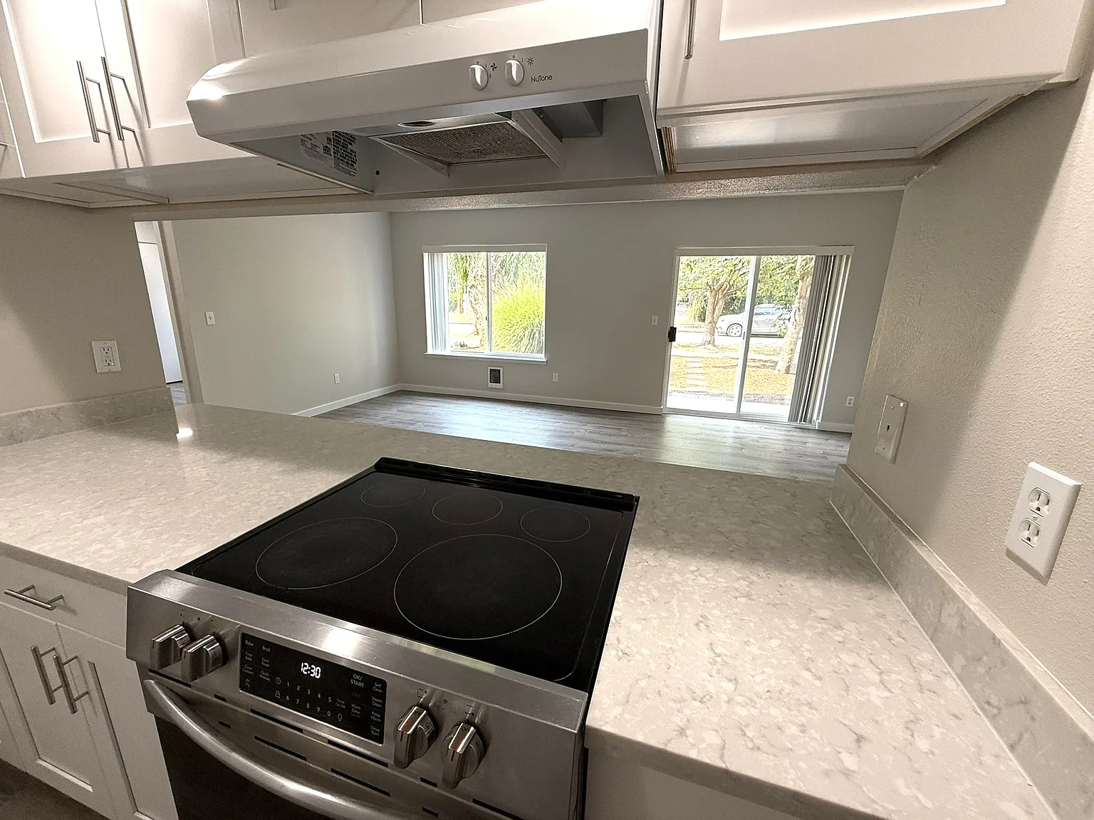 2 bed, 850 sqft, $2,185 — Photo 3