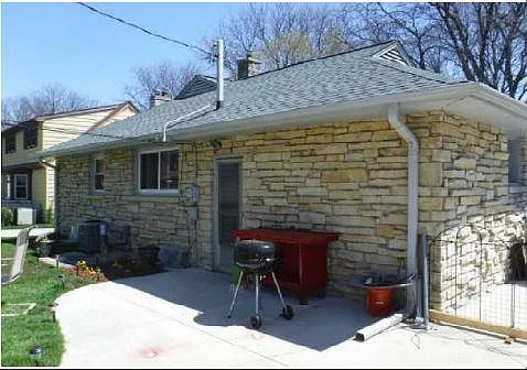 2 bed, 1.5 bath, 1000 sqft, $2,300 — Photo 2