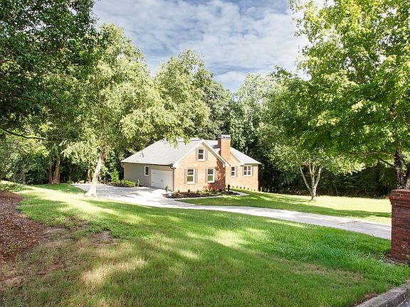 4th image of 1055 Windridge Dr