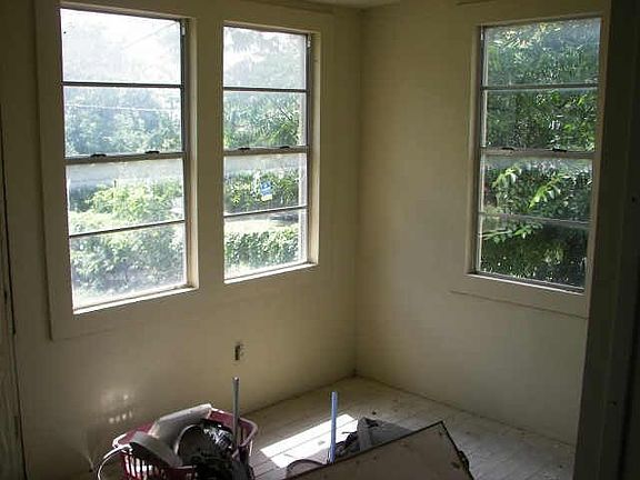 3rd image of 2518 Lee Ave