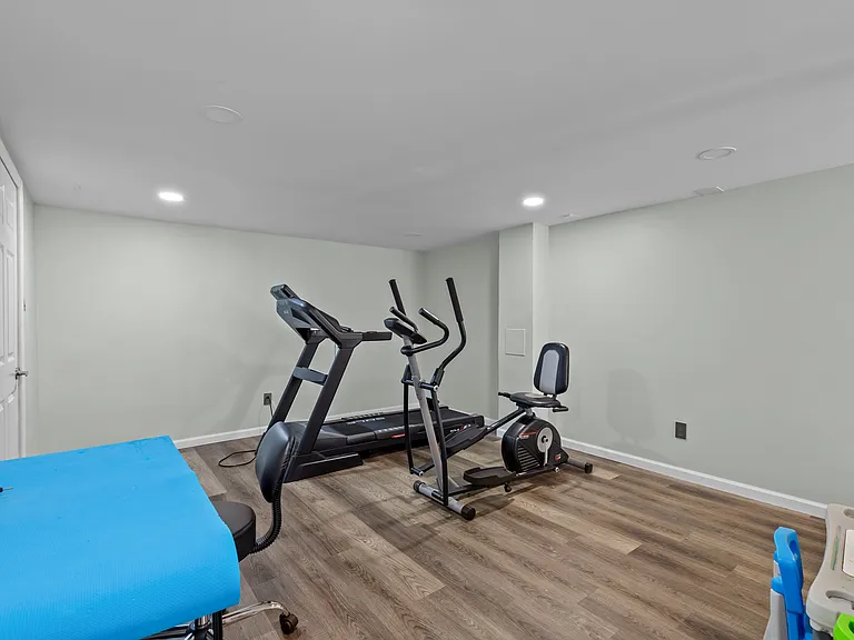 1528 Woodroyal East Dr — Photo 23