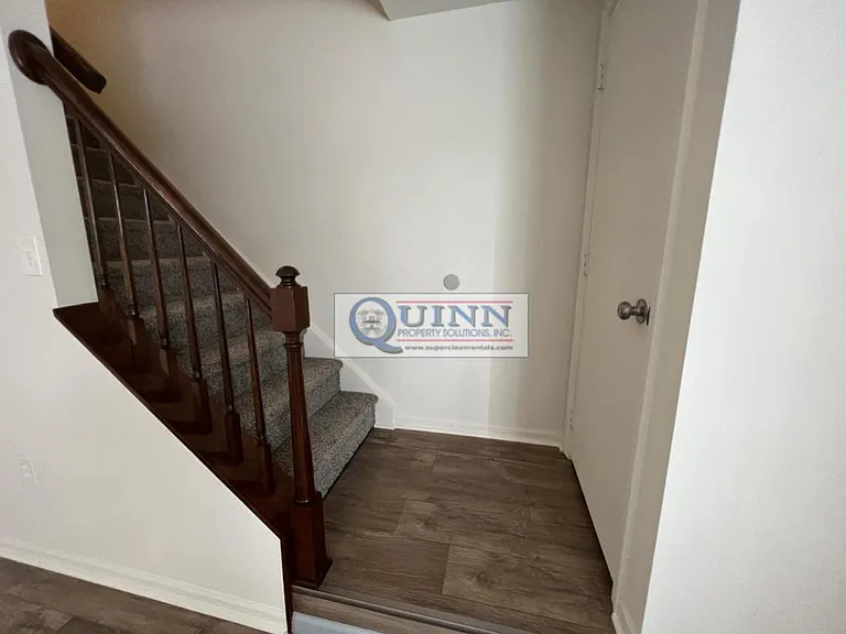 150 E Village Rd — Photo 3