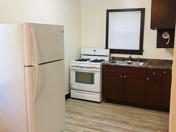 3rd image of 1523 1/2 Jackson Cir