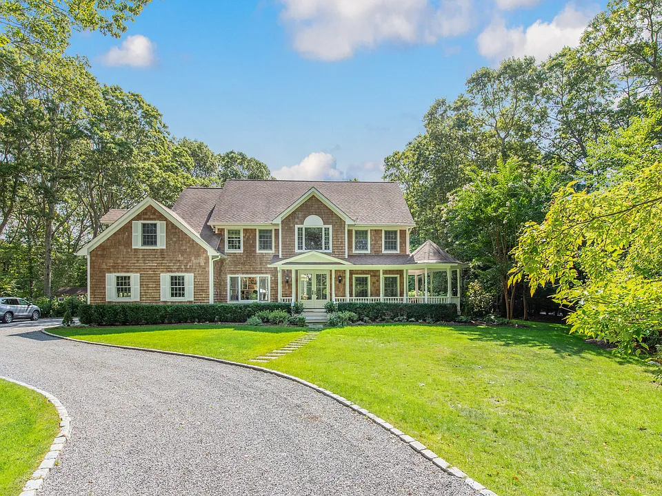 18 E Woods Path