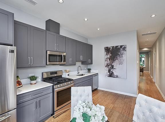 4th image of 3432 W Melrose St Unit 2