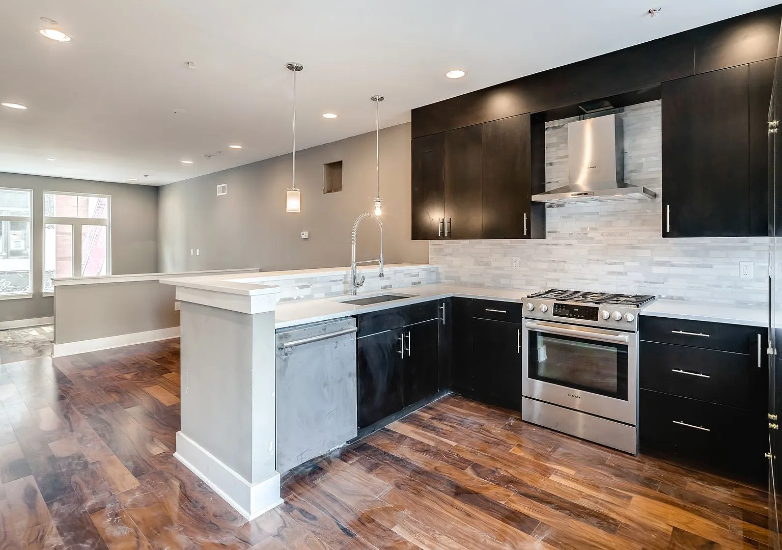 Northern Liberties Townhome with Garage — Photo 1