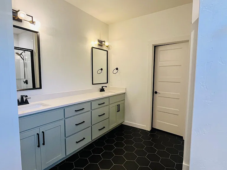 4108 N Indiana Ave — Photo 16