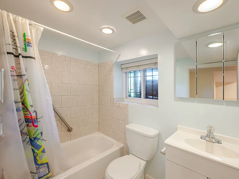 1234 E St NE — Photo 5