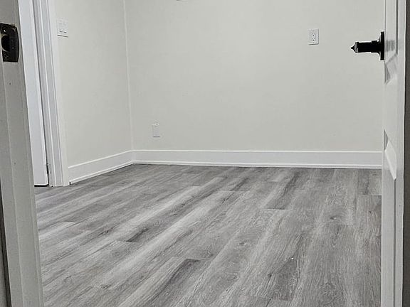 5th image of 134 Bridgeport Rd E #0