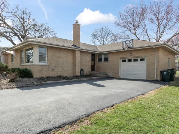 330 S Oak St, Palatine, IL 60067