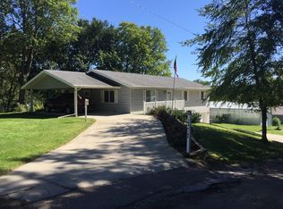 104 S Vine St, Ponca, NE 68770