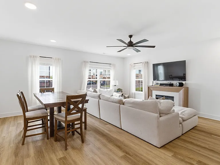 700 N Dupont Ave #311 — Photo 9