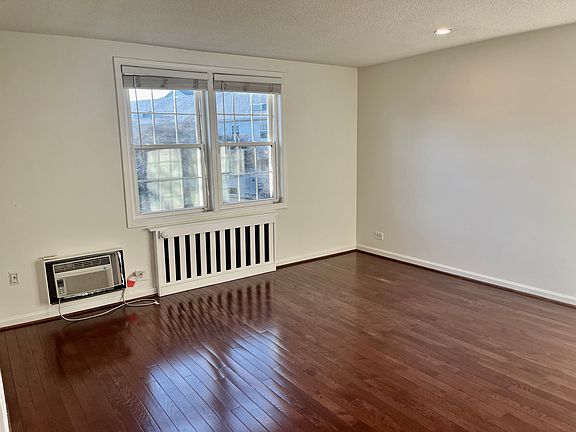 3rd image of 224 N George Mason Dr APT 4