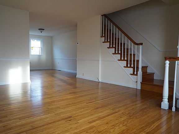 2nd image of 895 Oxford Ave