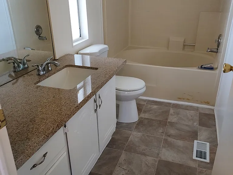 2466 Merrill Ave — Photo 13