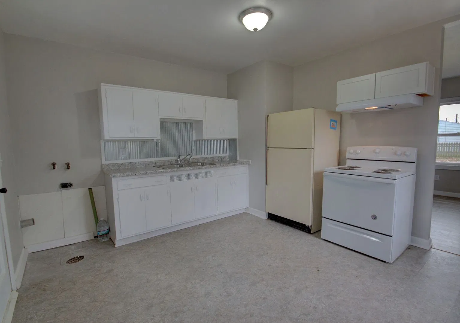 2 bedroom home — Photo 2