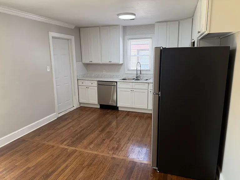 305 Sylvania Ave — Photo 5