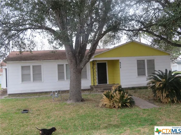 511 S 2nd St, Ganado, TX 77962
