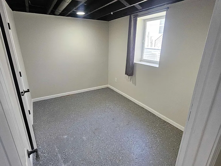 120 Perthshire Rd — Photo 12