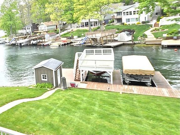 Party Deck, two Boat Houses