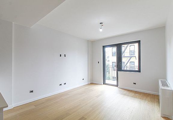 5th image of 402 E 118th St #5W