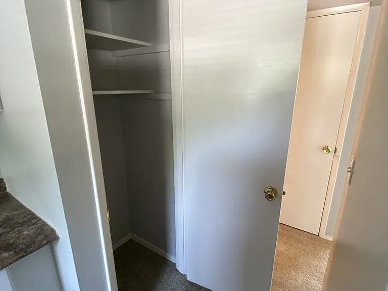 Taylor Place Apartments II — Photo 5