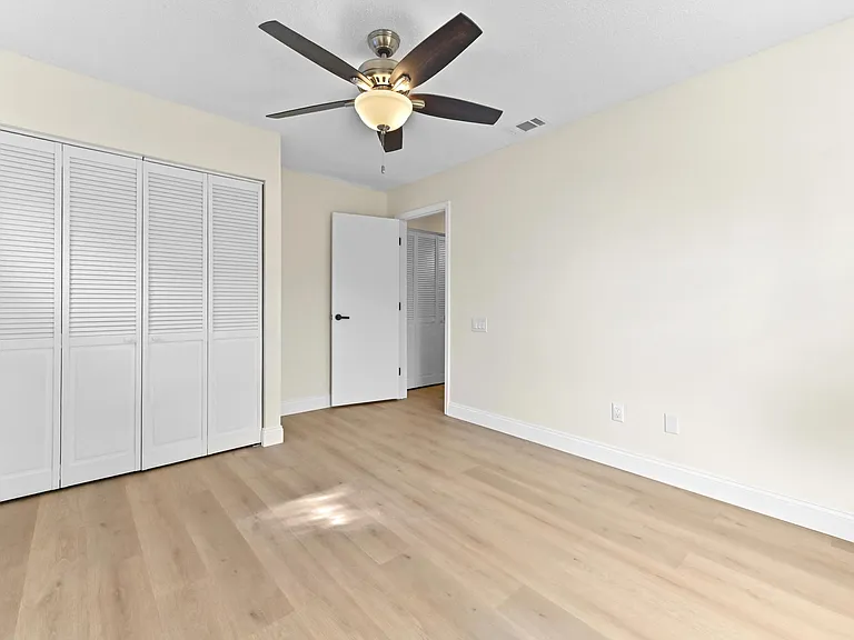 571 SE Anchor Ln — Photo 20