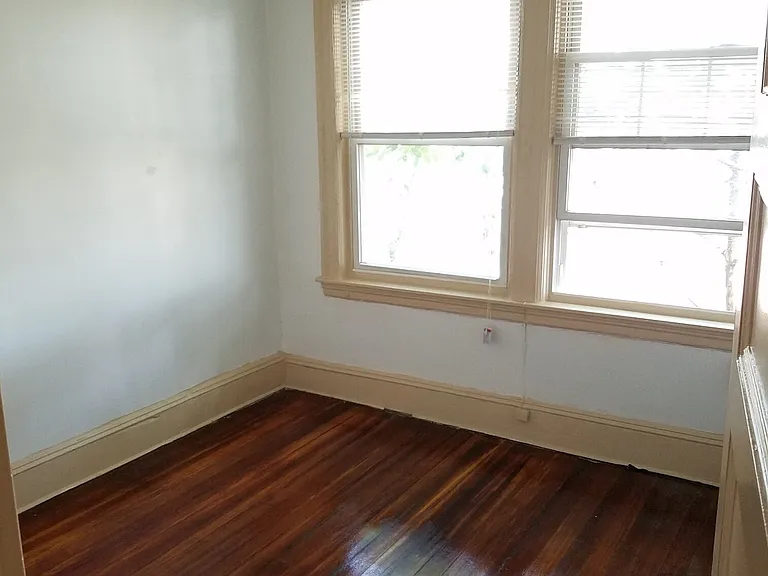 32 Wadsworth St — Photo 2