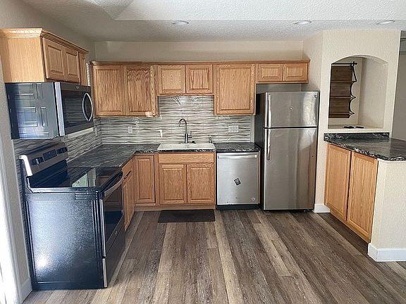 3rd image of 37 Greenwood Ave