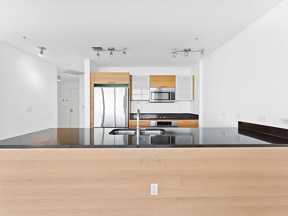 5th image of 3301 NE 1st Avenue #2409