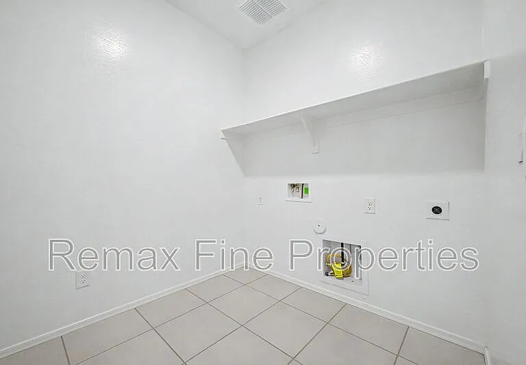 15543 W Desert Hollow Dr — Photo 25