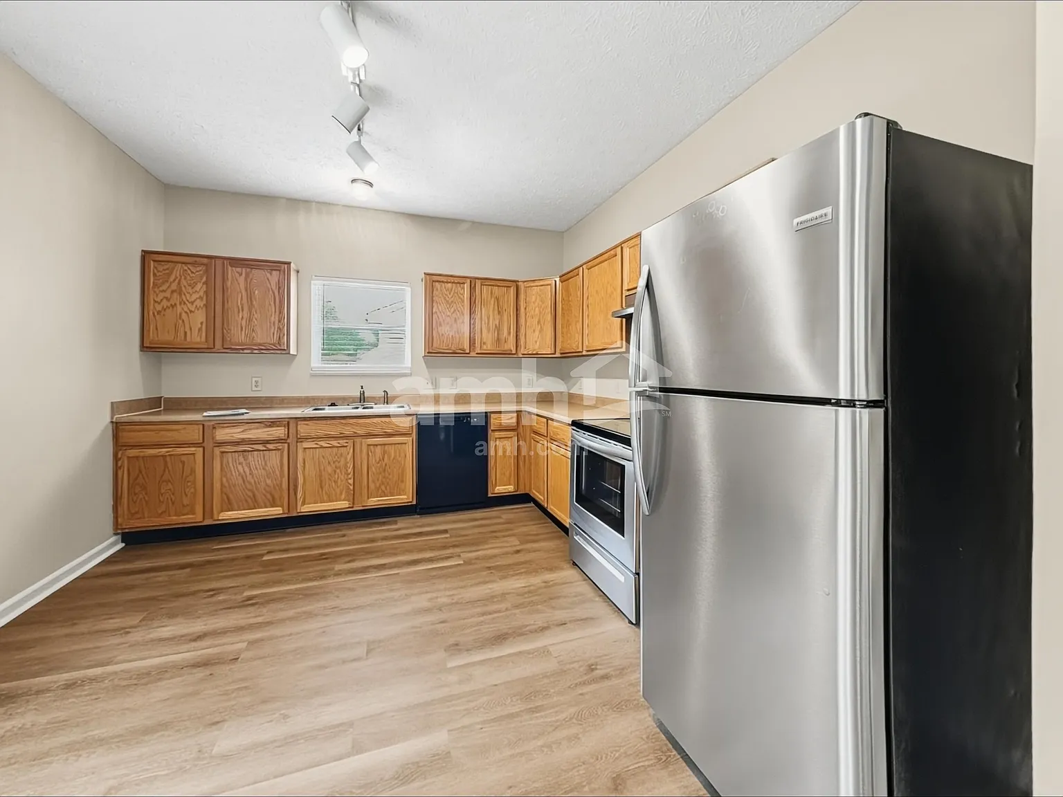 3 bed, 2.0 bath, 1510 sqft, $1,860 — Photo 3