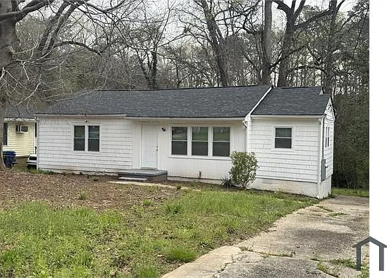 3 bed, $2,300 — Photo 2